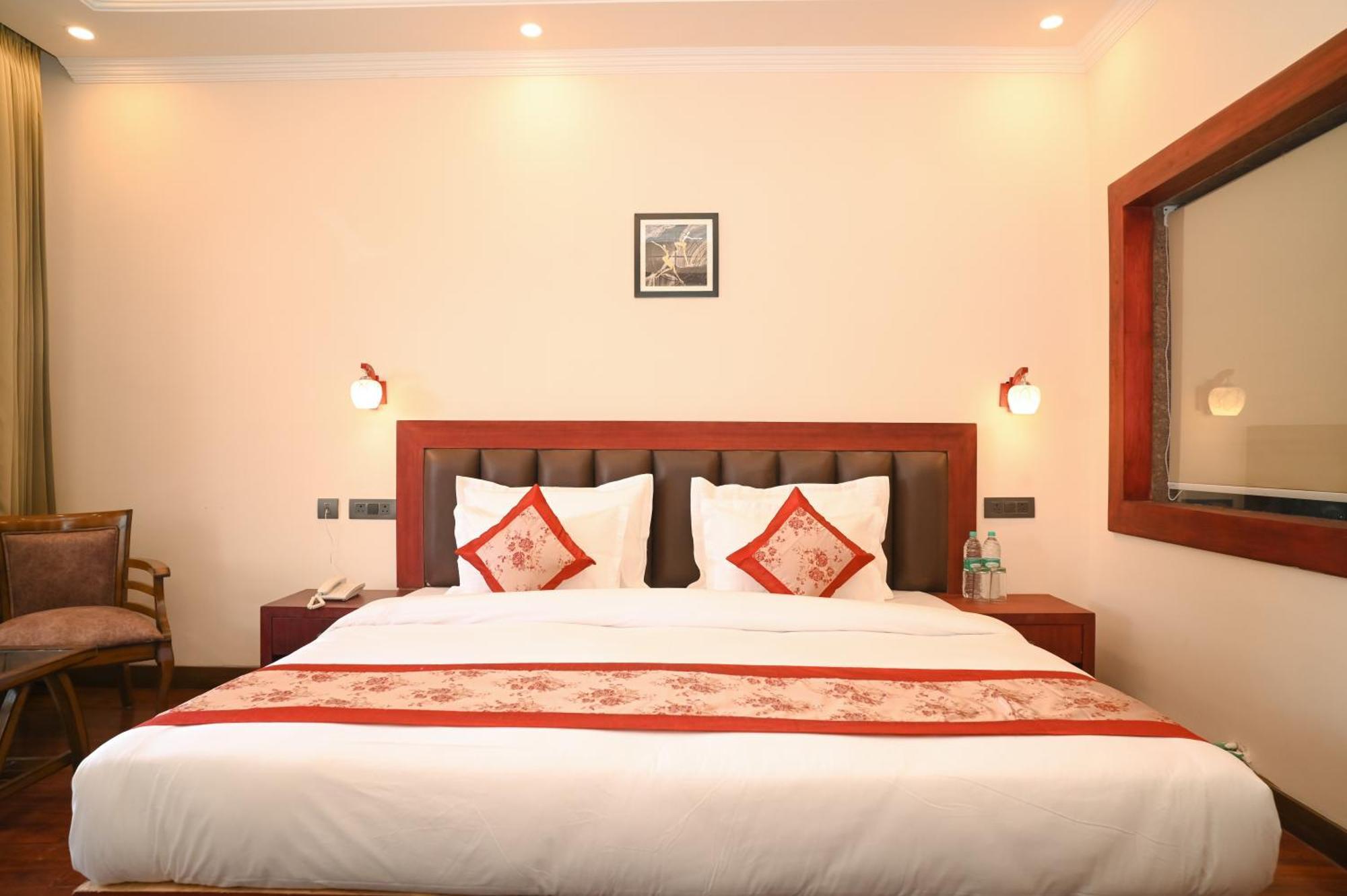 Hotel Ladakh Hills Лех Екстер'єр фото