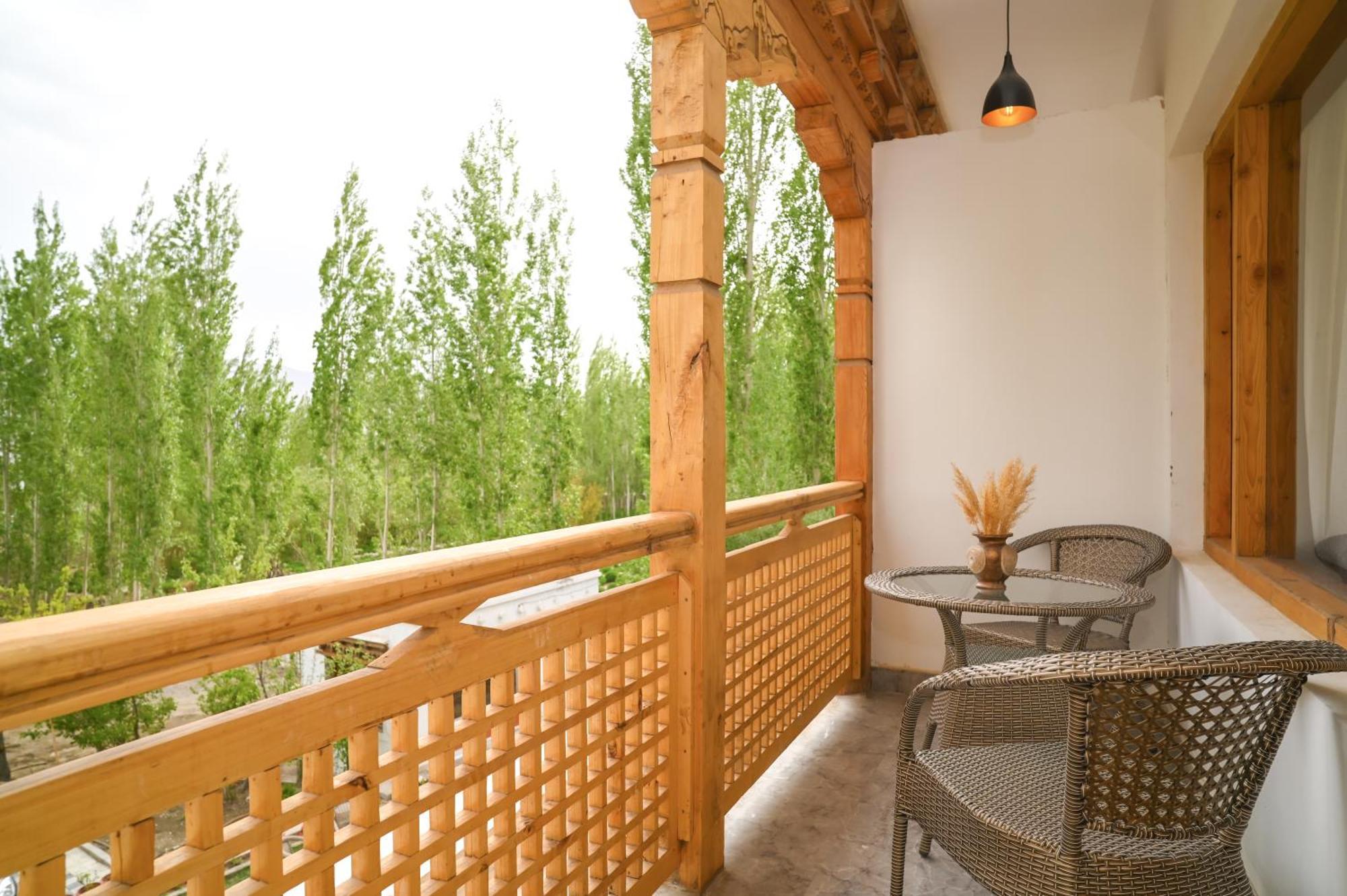 Hotel Ladakh Hills Лех Екстер'єр фото