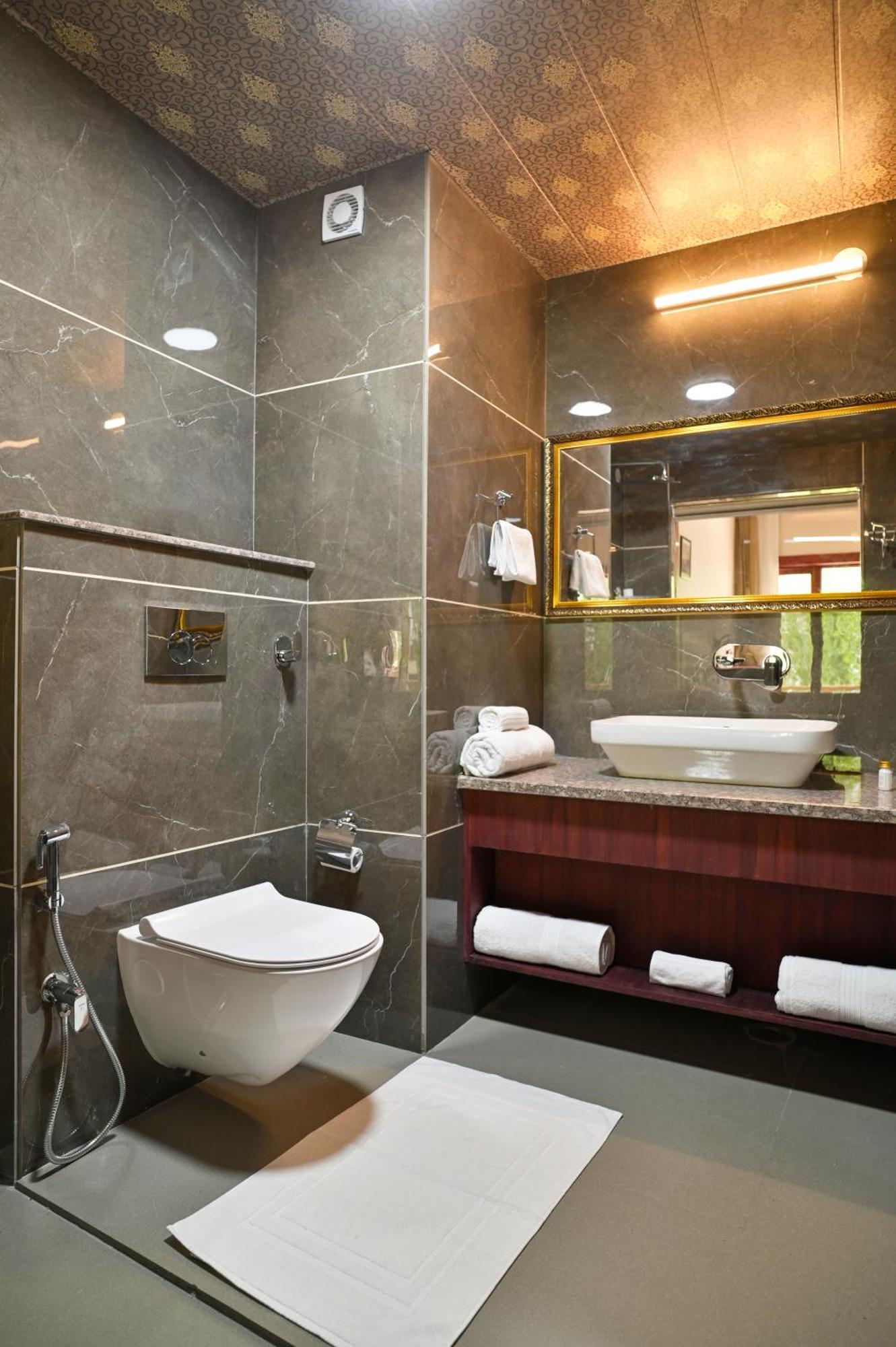 Hotel Ladakh Hills Лех Екстер'єр фото