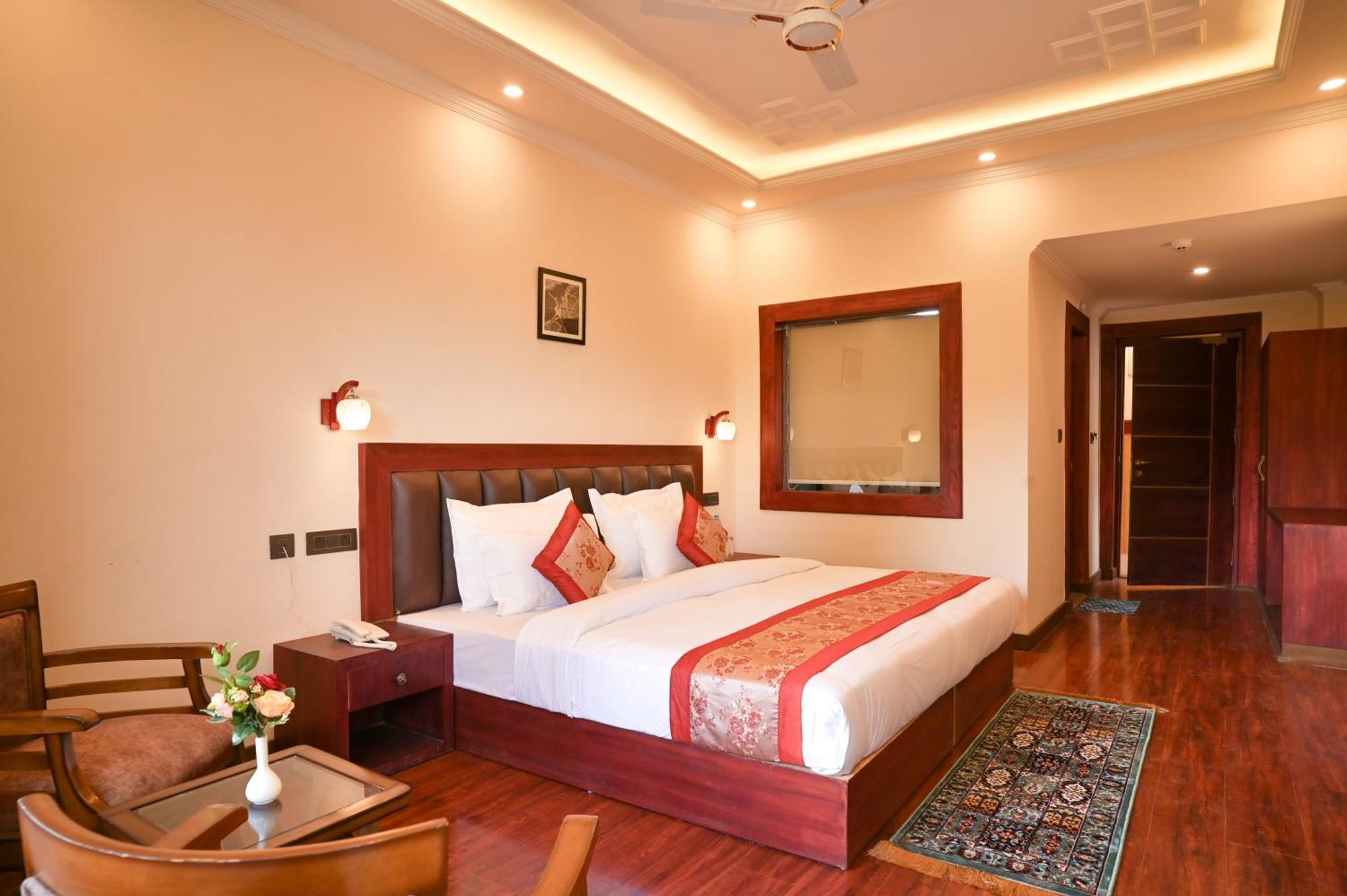 Hotel Ladakh Hills Лех Екстер'єр фото