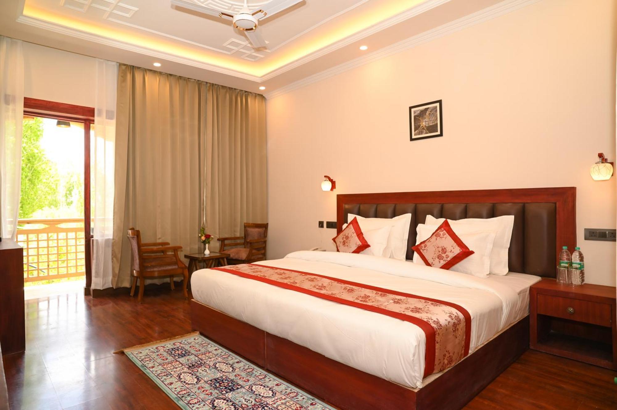 Hotel Ladakh Hills Лех Екстер'єр фото